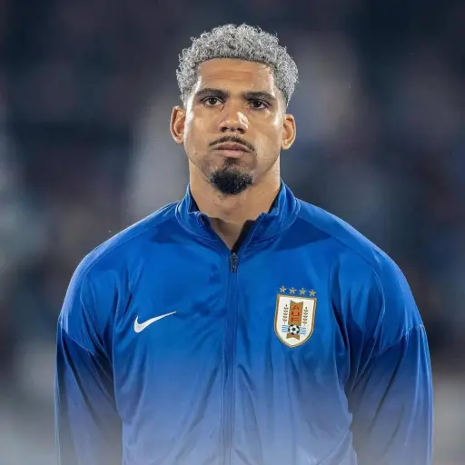 Araujo pone en duda su presencia en debut de Uruguay en el Mundial