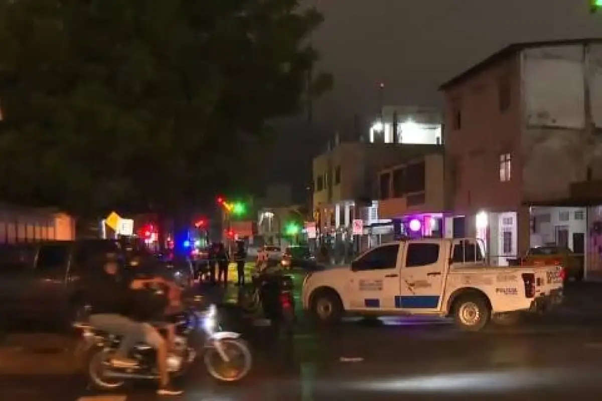 Unidades de policía se movilizaron hasta el lugar del crimen. 