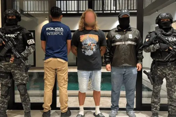 Las autoridades difundieron fotografías del operativo de captura.