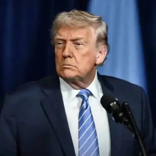 Donald Trump asegura que helicóptero siniestrado en Ormuz fue “derribado” y promete “responder” a Irán