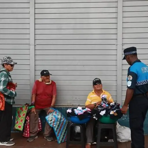 Operativos de aseo urbano mantienen intervenidos espacios públicos de Guayaquil