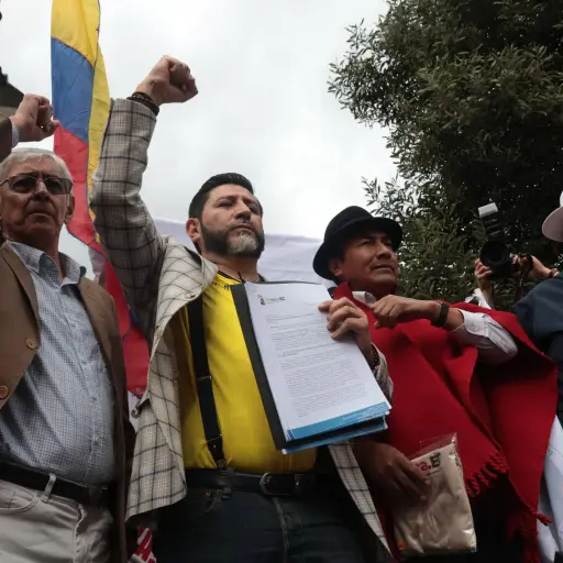 Colectivos presentan solicitud de revocatoria de mandato contra Daniel Noboa y María José Pinto