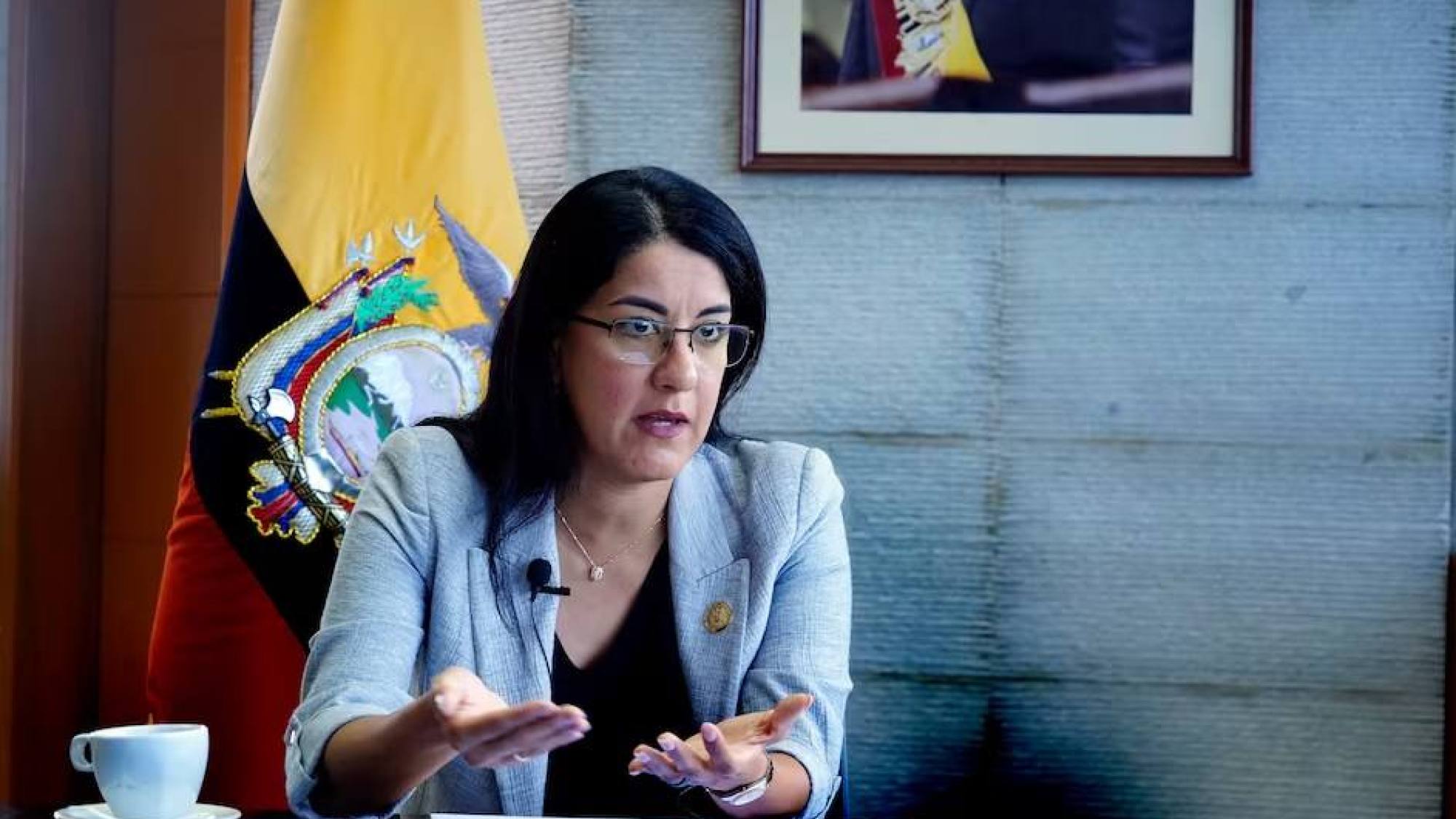 ¿Trabajarán más los docentes en Ecuador? La ministra de Educ