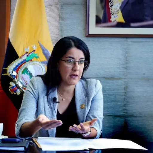 ¿Trabajarán más los docentes en Ecuador? La ministra de Educación aclara cuántos sábados podrán laborar
