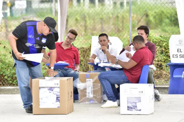 Imagen referencial de un ciudadano ejerciendo su derecho al voto ,El Diario
