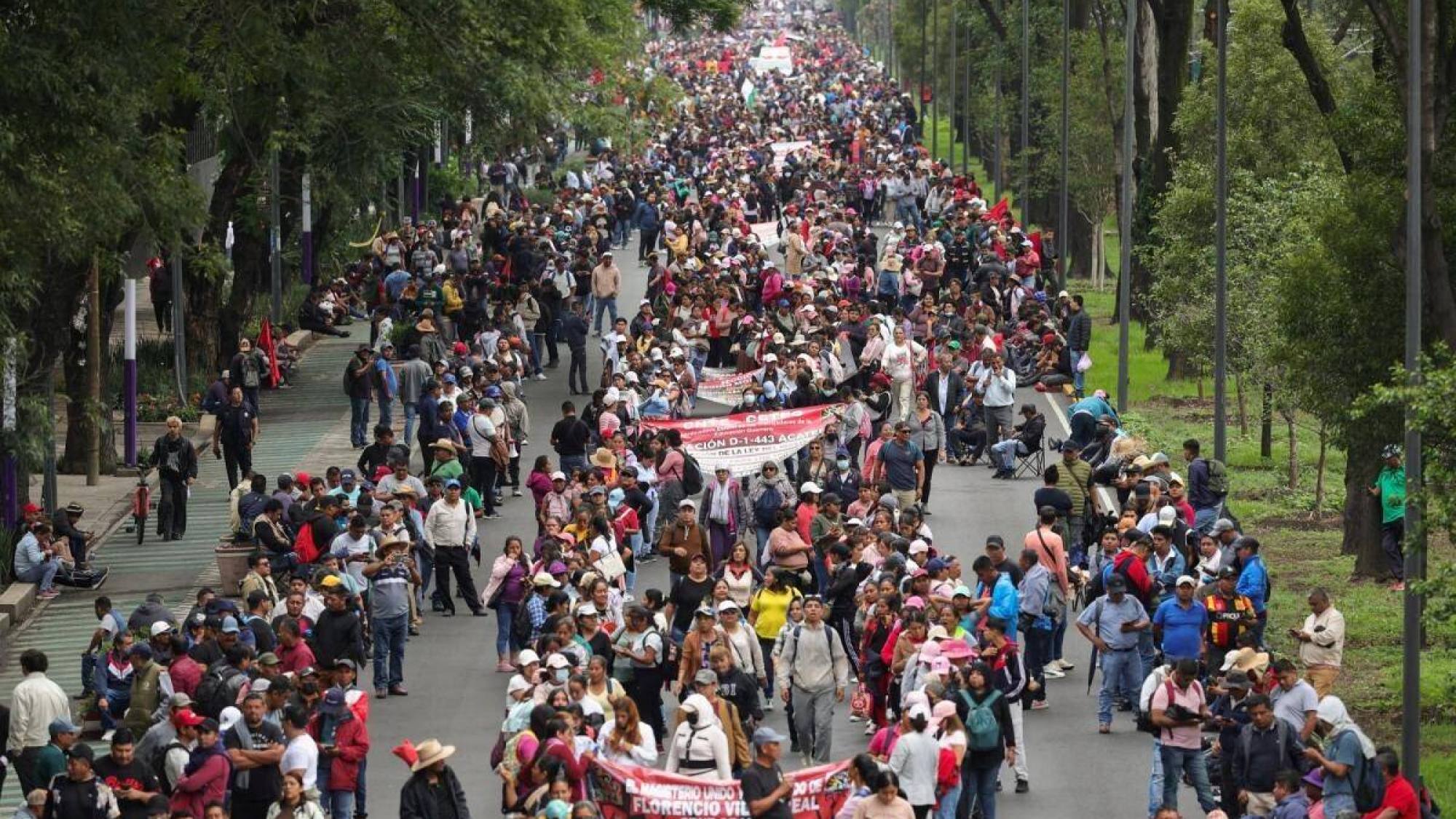 Maestros bloquean vía hacia el Estadio Azteca a dos días del