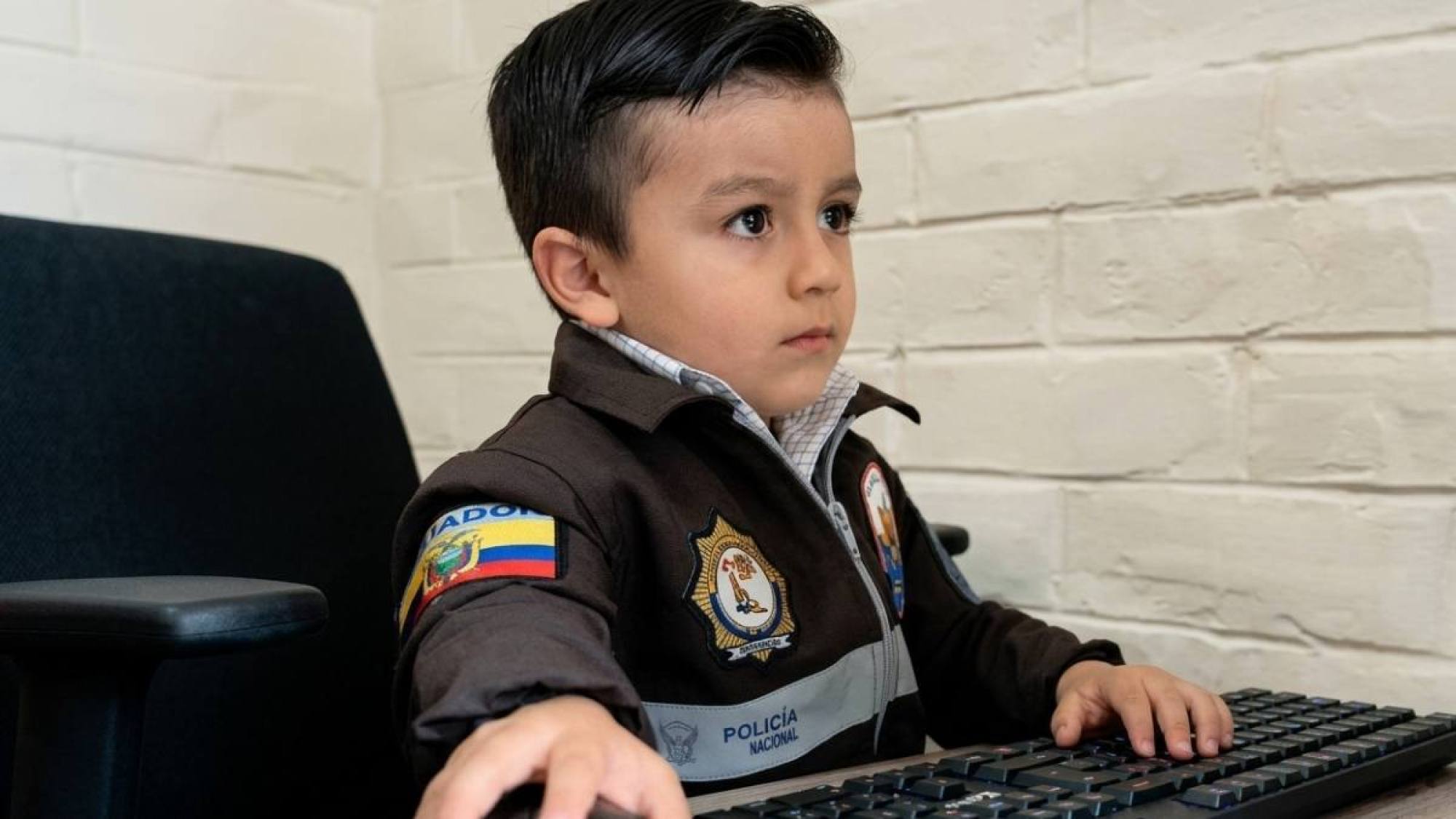 ¿Los niños podrán usar uniformes de policías o militares en 