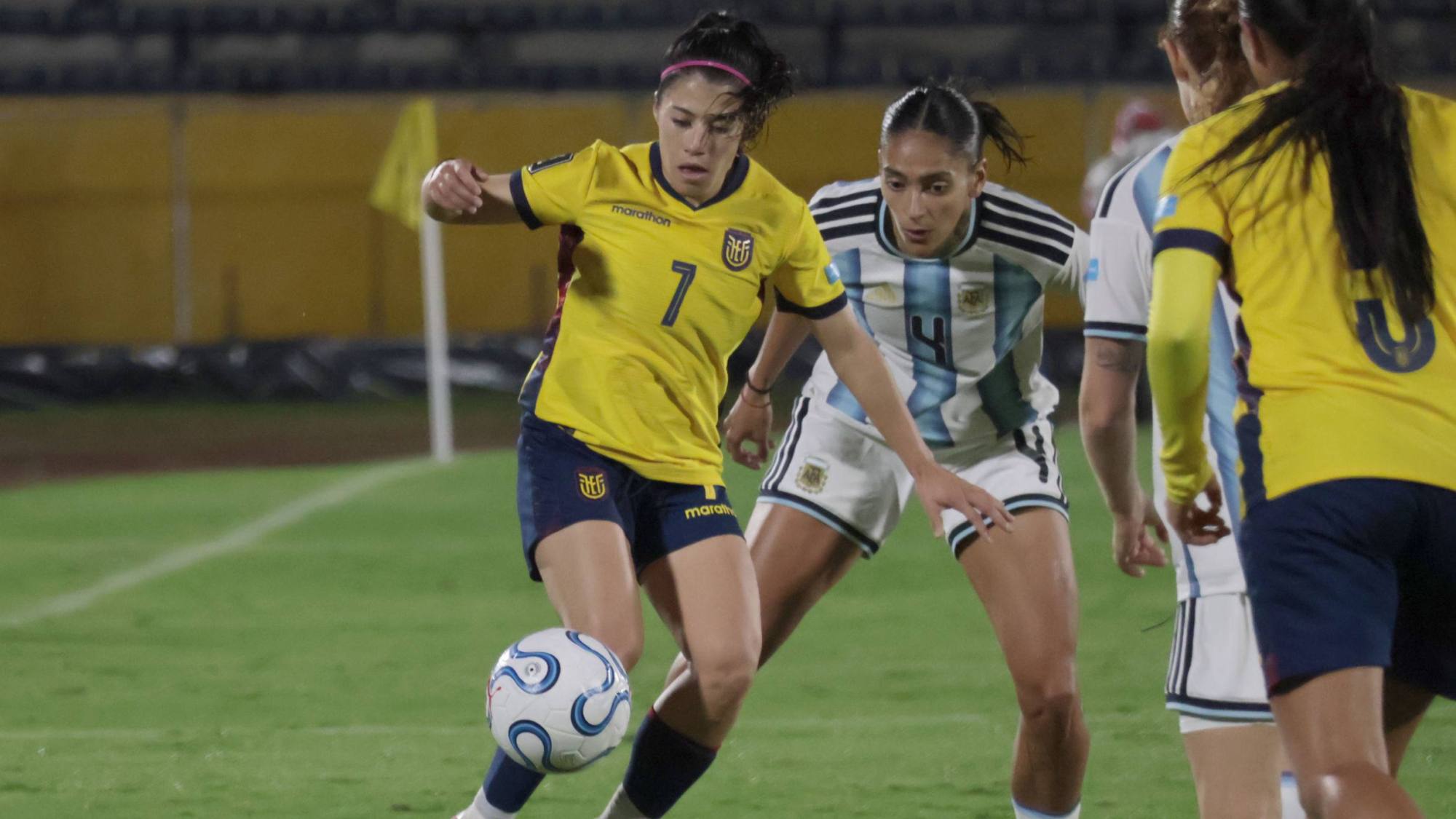 Ecuador clasifica al repechaje mundialista pese a caer 0-1 a