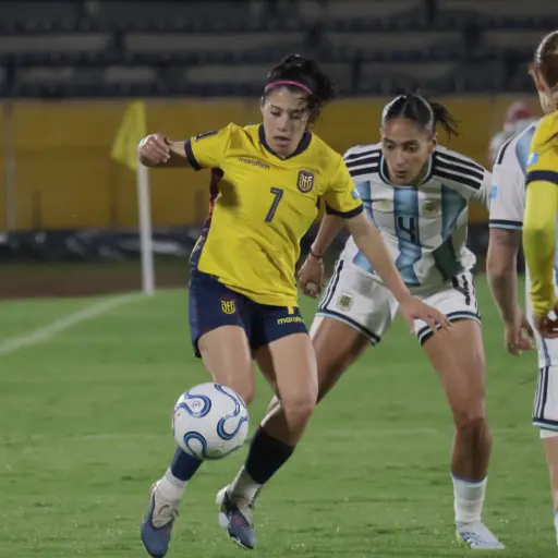 Ecuador clasifica al repechaje mundialista pese a caer 0-1 ante Argentina en la Liga de Naciones Femenina