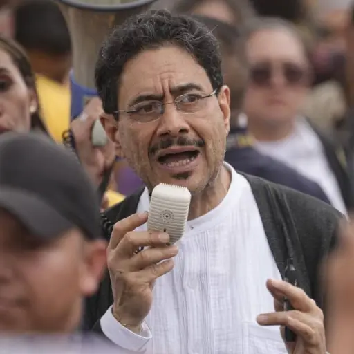 Iván Cepeda ejercerá “desobediencia civil pacífica” si De la Espriella no renuncia a su ciudadanía de EE.UU.