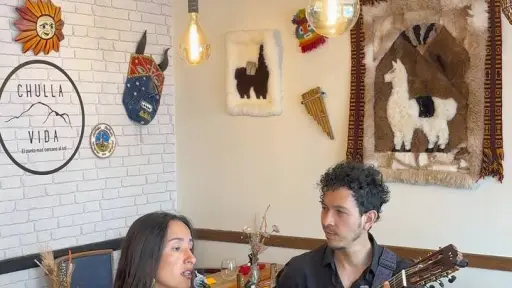 Carla Zambrano y Dave Munive llevan la música ecuatoriana a París para unir a la diáspora con pasillos y albazos