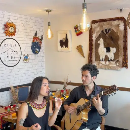 Carla Zambrano y Dave Munive llevan la música ecuatoriana a París para unir a la diáspora con pasillos y albazos