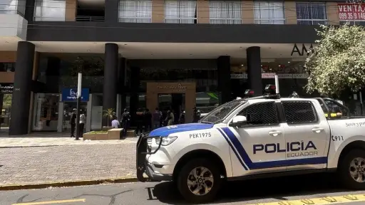 Delincuentes habrían usado fusiles: Intento de asalto en un edificio de Quito deja al menos tres detenidos