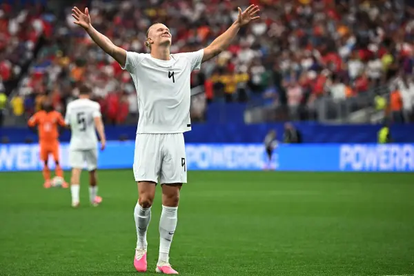 Haaland le dio el gol de la victoria de Noruega en un momento de tensión. ,Foto por PAUL ELLIS / AFP
