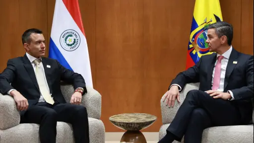 Noboa se reúne con Santiago Peña y aborda seguridad, comercio e integración en Paraguay