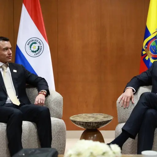 Noboa se reúne con Santiago Peña y aborda seguridad, comercio e integración en Paraguay