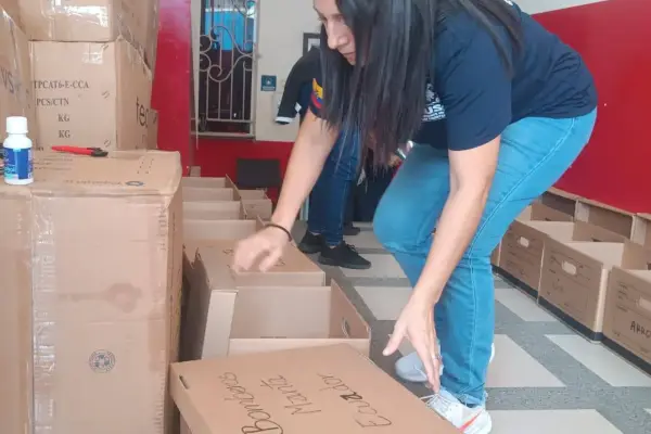 Comunidad venezolana en Manta organiza apoyo para damnificados tras los terremotos
