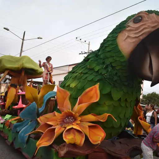 Chone inicia las fiestas por sus 132 años de cantonización con un pregón y la entrega simbólica de la regeneración urbana
