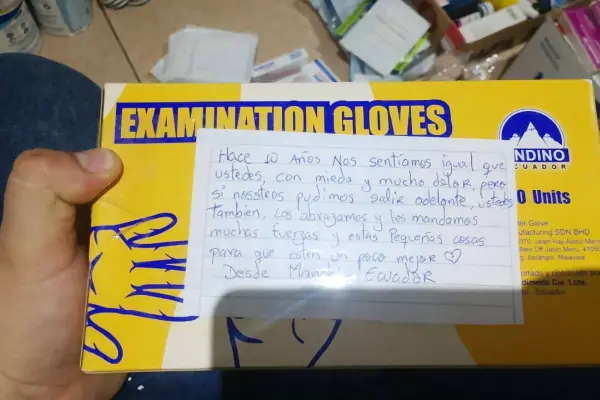 “Hace 10 años Manabí sintió el mismo dolor”. El mensaje, exhibido en una de las donaciones recibidas 