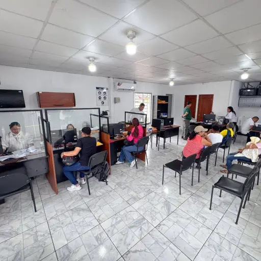 Entre minutos y meses: los tiempos reales de los trámites públicos en Santo Domingo 