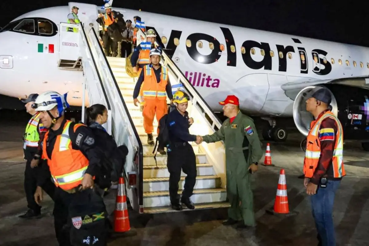 Venezuela recibe apoyo de rescatistas de 17 países tras doble terremoto que deja cientos de víctimas.
