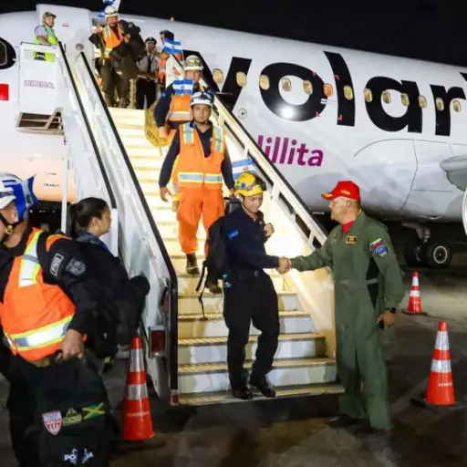Venezuela recibe apoyo de rescatistas de 17 países tras doble terremoto que deja cientos de víctimas