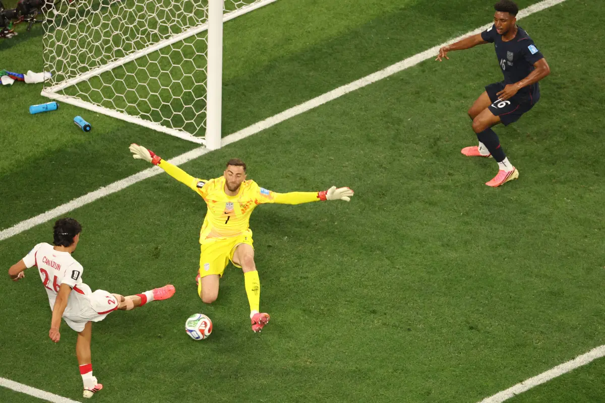 Acción de un gol de Turquía ante Estados Unidos., Foto por ETIENNE LAURENT / AFP