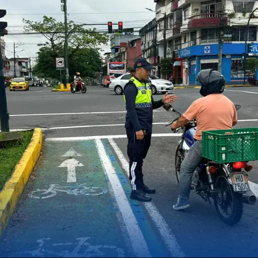 Motociclistas podrían pagar multas menores en Santo Domingo si prospera reforma a ordenanza municipal 