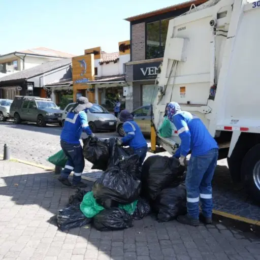 Servicios municipales de Quito funcionarán con ajustes este viernes 26 de junio