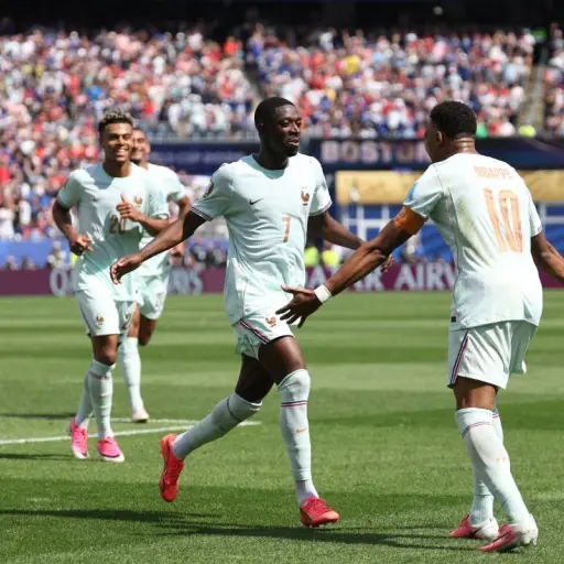 Francia aseguró el primer lugar del Grupo I gracias a un hattrick de Ousmane Dembelé