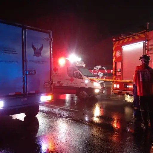 Santo Domingo: choque frontal entre bus y camioneta dejó un fallecido en la vía a Quevedo