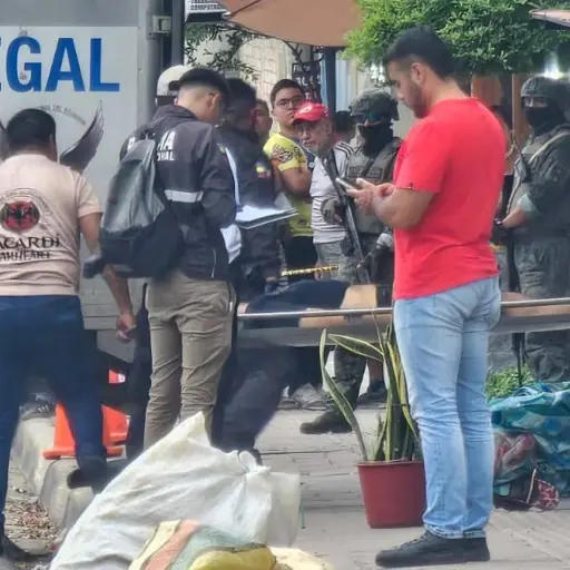 Dos hombres fueron asesinados a balazos en la calle 322 del barrio Santa Ana, en Manta