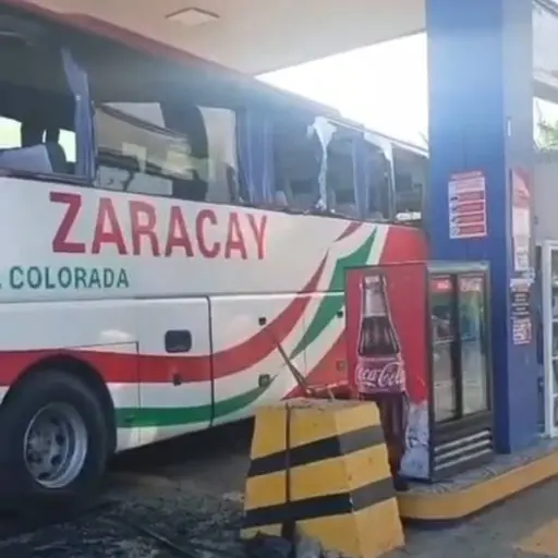 Quevedo: conductor y adolescente quedaron heridos tras estallido de camión cerca de gasolinera