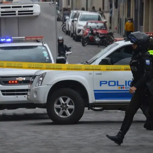 Policía y Fiscalía investigan la muerte de una mujer que cayó de un edificio en Quito