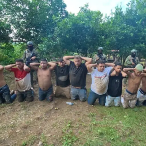 Presunta narcofiesta deja 15 personas detenidas en Guayaquil, según el Ministerio de Defensa