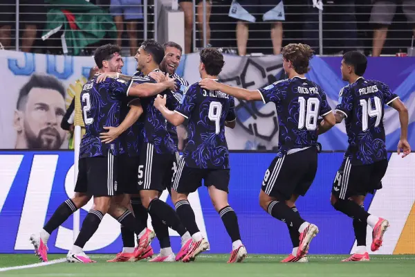 Lionel Messi se lució con la selección de Argentina ante el equipo de Jordania.