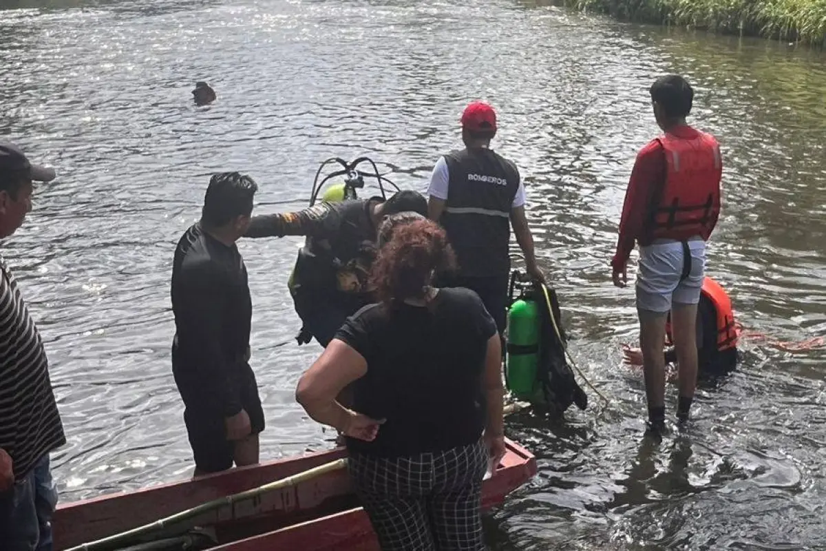 Equipos de rescate recorren el río en la búsqueda del cuerpo del desaparecido que habría sido lanzado al agua., ED