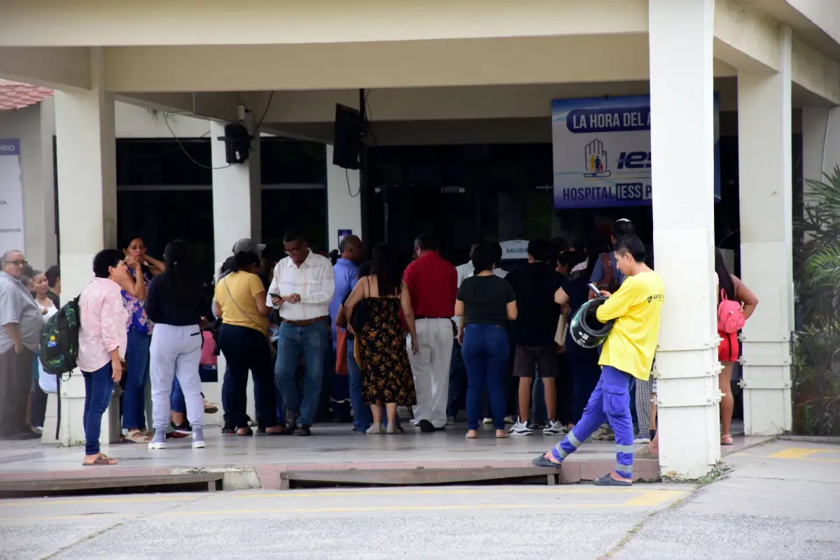 La caída del sistema generó congestión en las áreas de atención, obligando a los usuarios a esperar durante varias horas.