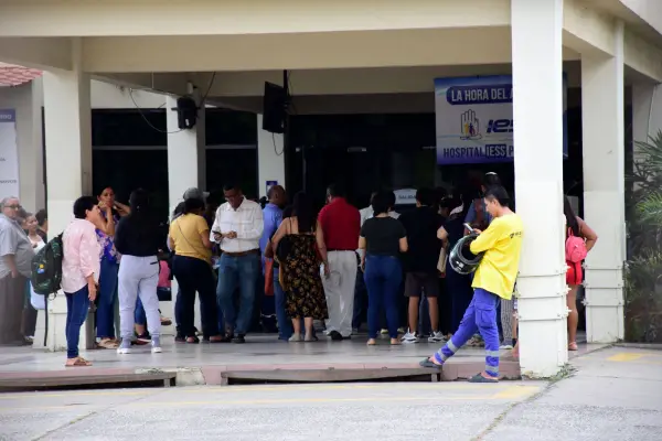 La caída del sistema generó congestión en las áreas de atención, obligando a los usuarios a esperar durante varias horas.