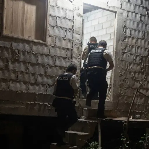 Policía Nacional capturó a cuatro presuntos integrantes de “Los Choneros” y decomisó armamento en Los Ríos