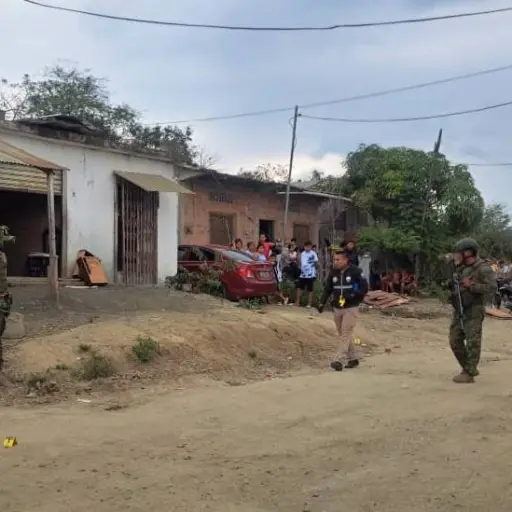 Sicarios acribillaron a un hombre en Picoazá; la familia lo arrastró agonizante y murió en un patio