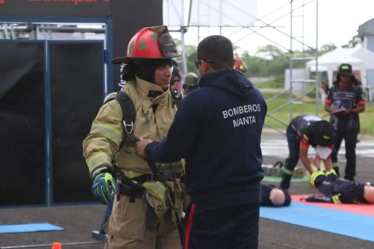 Bomberos de Manta clasifican a la final del Fire Challenger 2026., El Diario