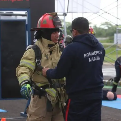 Bomberos de Manta avanzan a la final nacional del Fire Challenger 2026