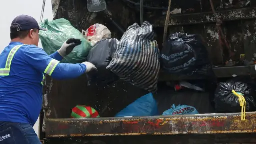 Crisis en este cantón de Ecuador: suspenden el servicio de recolección de basura