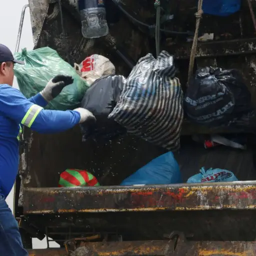Crisis en este cantón de Ecuador: suspenden el servicio de recolección de basura