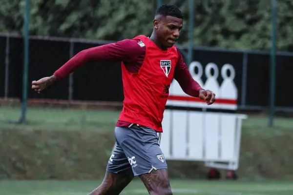 Sao Paulo reincorpora a Robert Arboleda al plantel principal tras cumplir una sanción disciplinaria