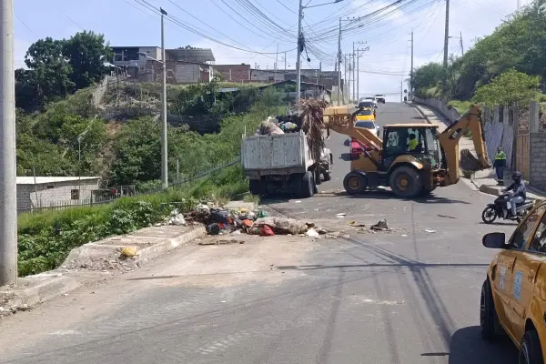 Higiene limpia un punto crítico en prolongación de la Interbarrial. ,El Diario