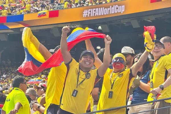 Decenas de hinchas ecuatorianos llegaron al estadio de New Jersey, en Estados Unidos para apoyar a la Tri. ,Foto: Williams Paladines / El Diario