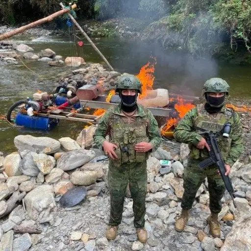 Destruyen maquinaria, combustible y campamentos de minería ilegal en Morona Santiago
