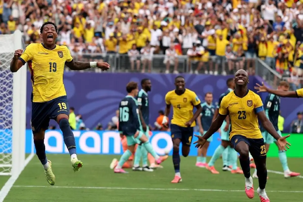Gonzalo Plata (izq) marcó el segundo gol de Ecuador con el que clasificó a 16avos de final, ante Alemania., Foto: Redes Sociales